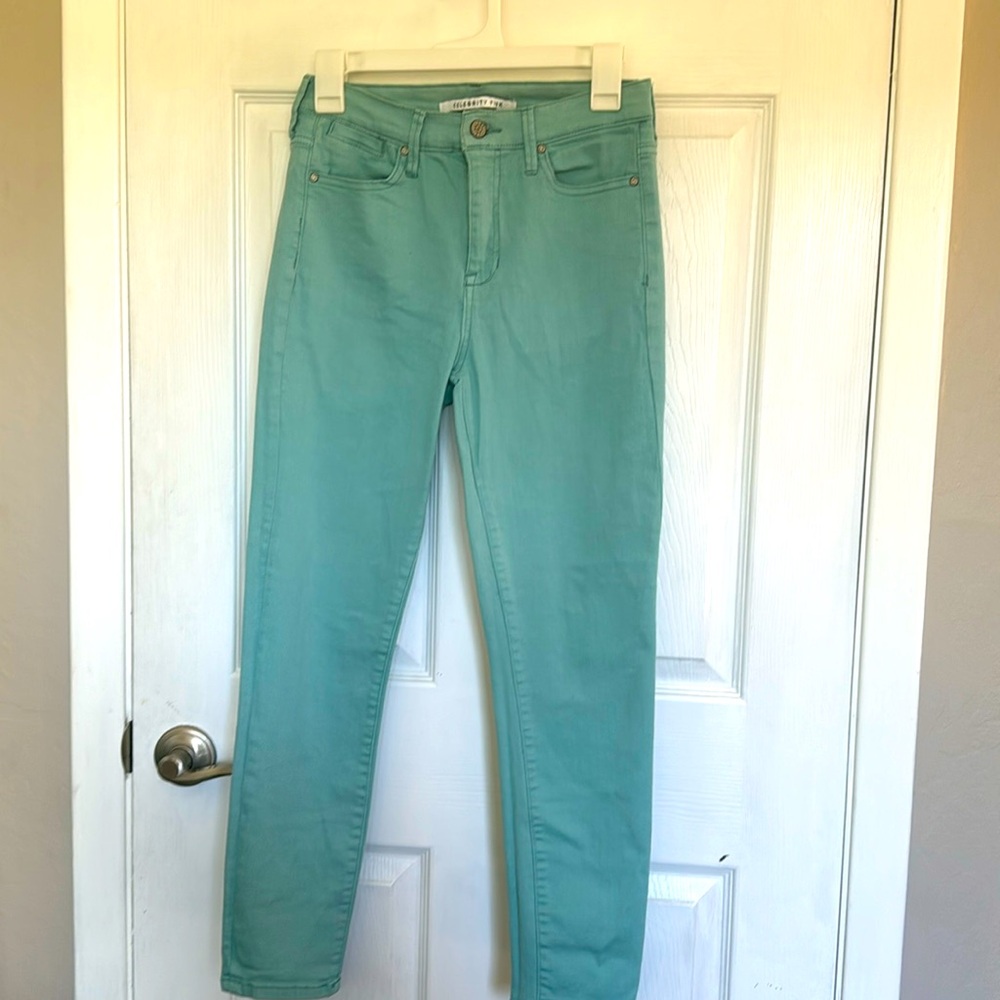 Women High Rise Ankle Skinny Jeans!